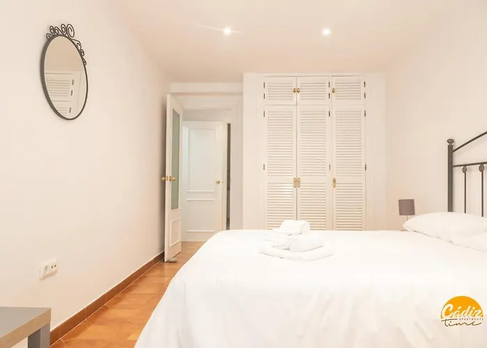 Lola By Time Apartman Cádiz